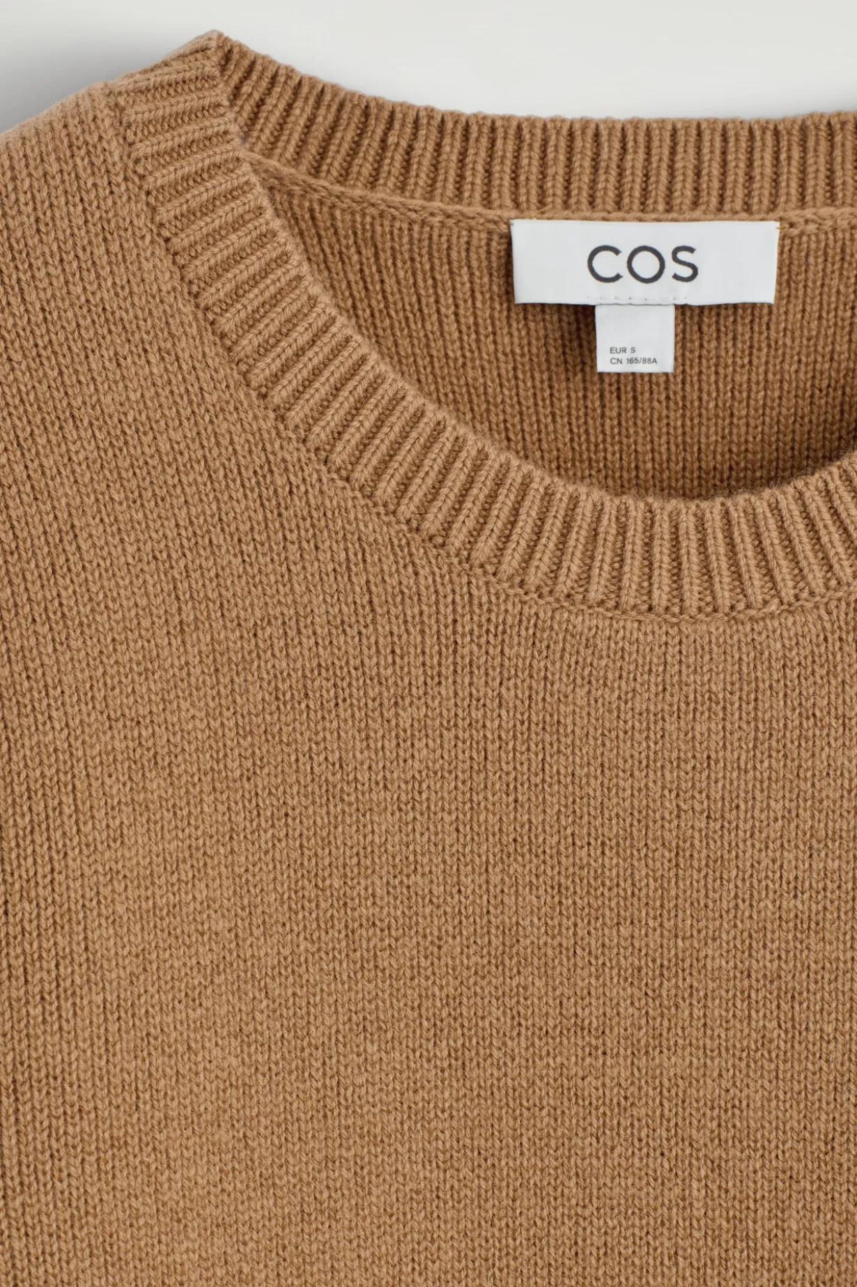 PULLOVER AUS MERINOWOLLE MIT RUNDHALSAUSSCHNITT
