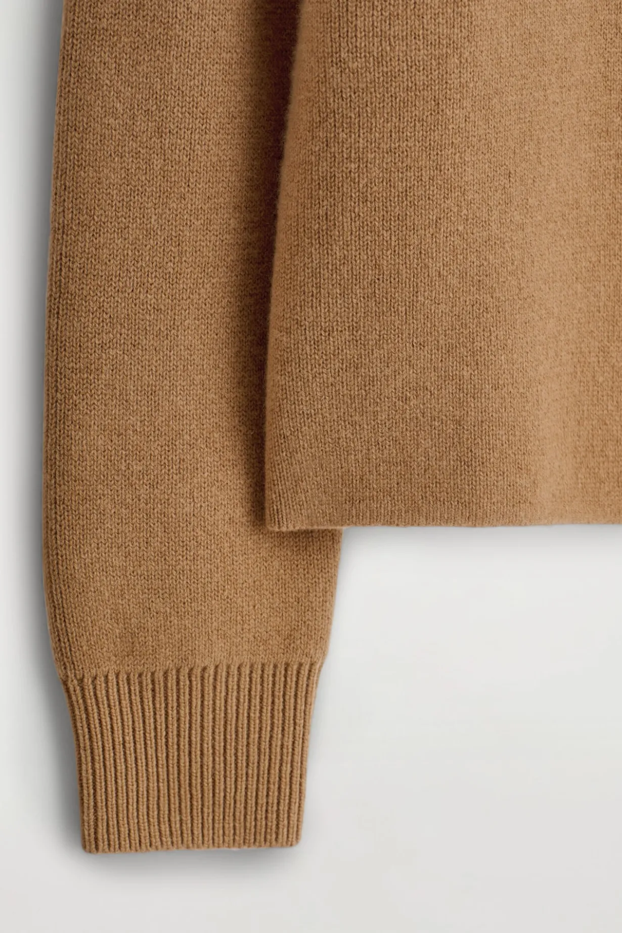 PULLOVER AUS MERINOWOLLE MIT RUNDHALSAUSSCHNITT