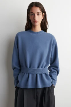 PULLOVER AUS MERINOWOLLE MIT GÜRTELDETAIL