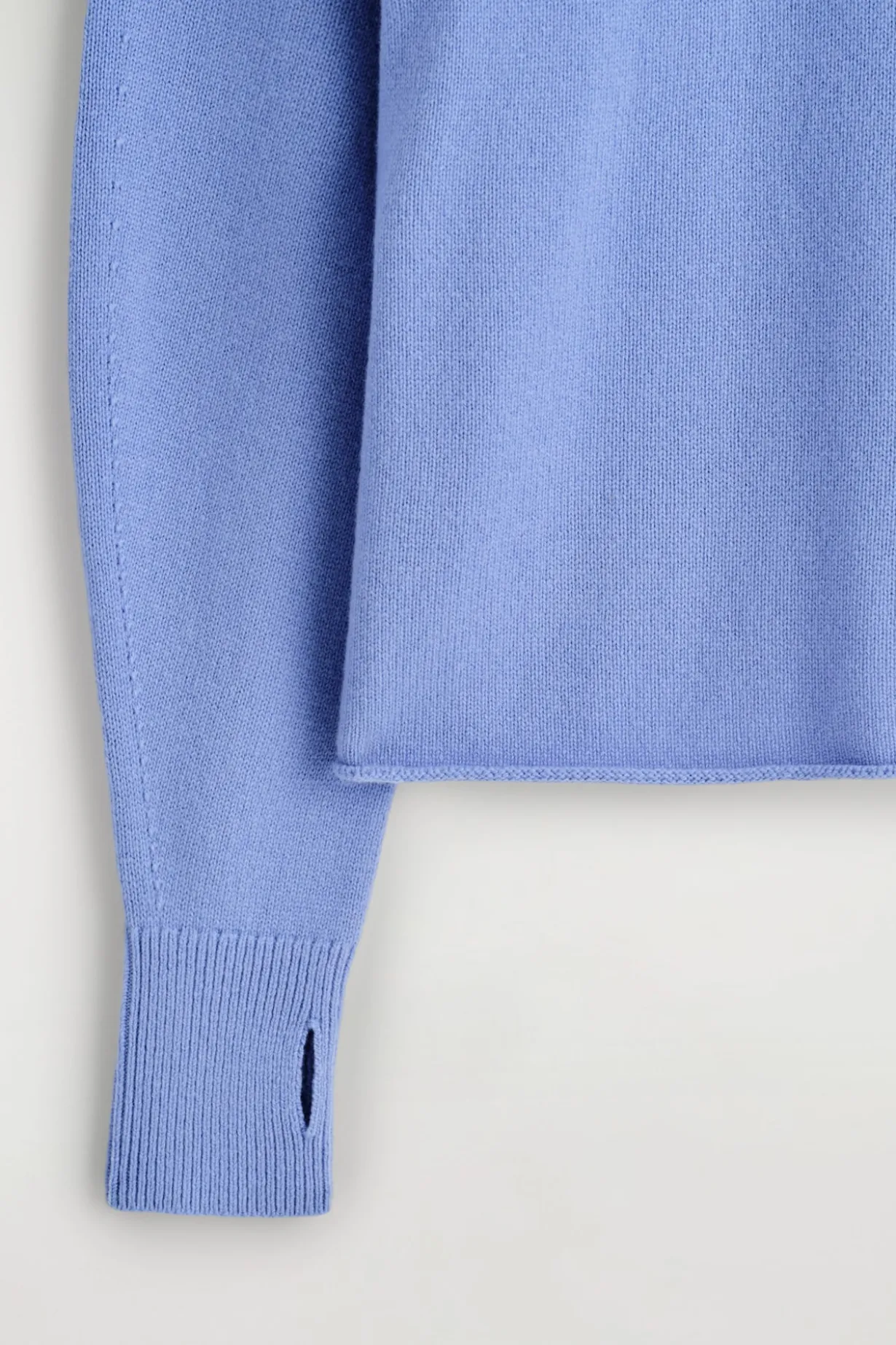 PULLOVER AUS MERINOWOLLE MIT V-AUSSCHNITT