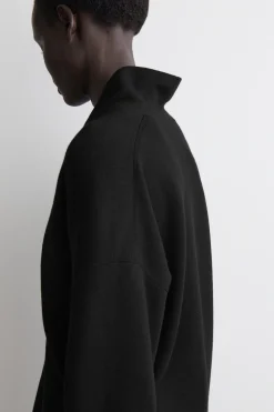 PULLOVER AUS MERINOWOLLE MIT V-AUSSCHNITT