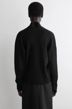 PULLOVER AUS MERINOWOLLE MIT V-AUSSCHNITT