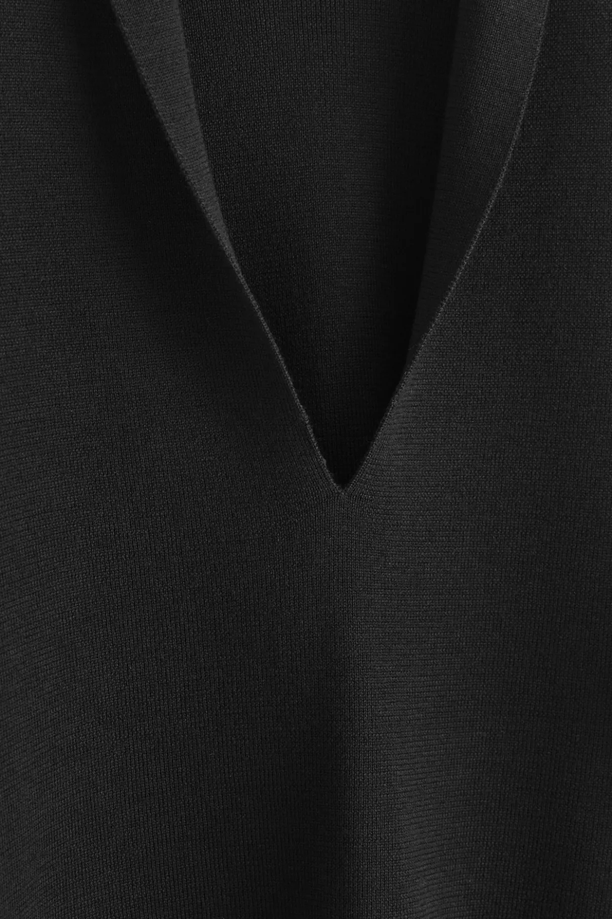 PULLOVER AUS MERINOWOLLE MIT V-AUSSCHNITT
