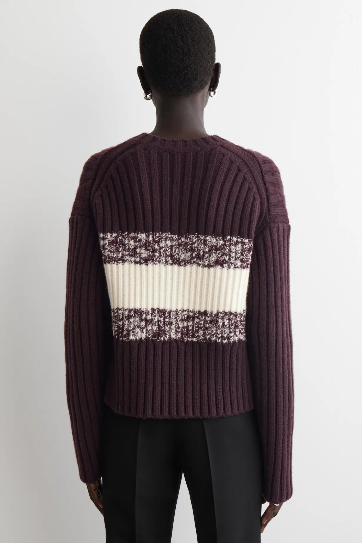 PULLOVER AUS MERINOWOLLE MIT V-AUSSCHNITT