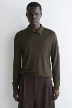 PULLOVER AUS MERINOWOLLE MIT KNÖPFEN AM KRAGEN