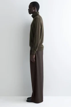 PULLOVER AUS MERINOWOLLE MIT KNÖPFEN AM KRAGEN