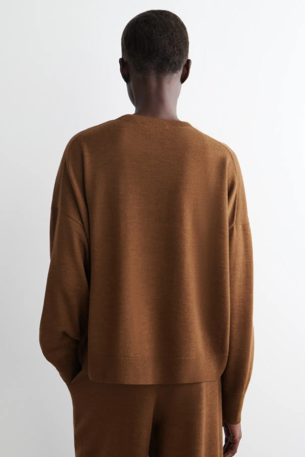PULLOVER AUS MERINOWOLLE MIT RUNDHALSAUSSCHNITT