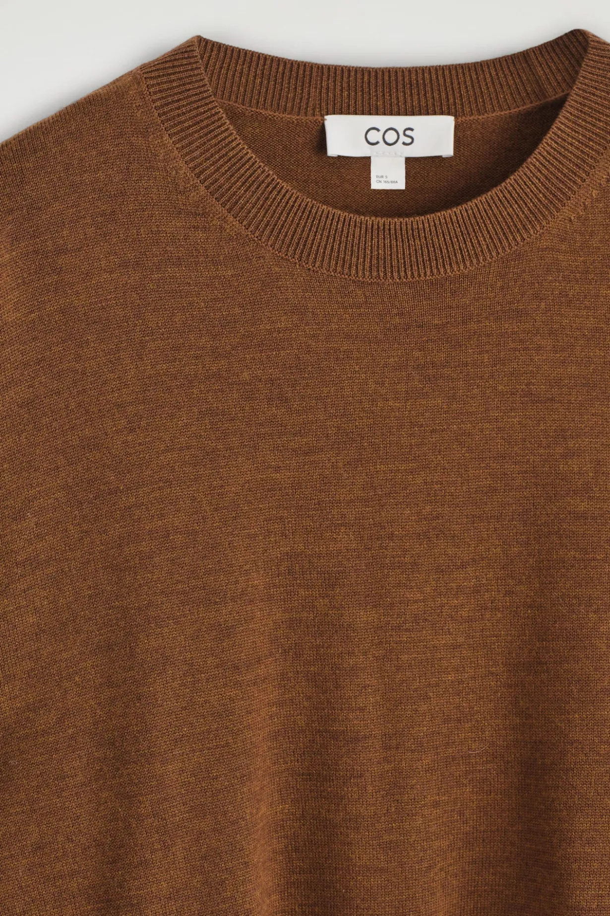 PULLOVER AUS MERINOWOLLE MIT RUNDHALSAUSSCHNITT