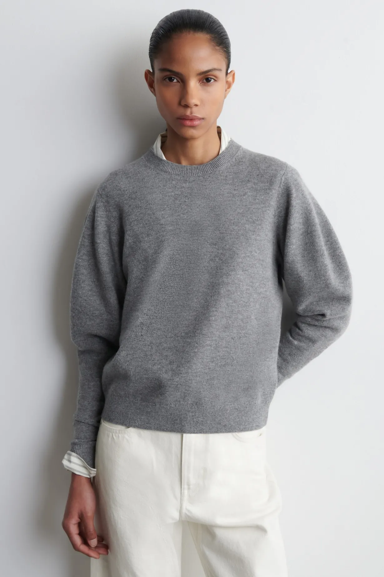 PULLOVER AUS MERINOWOLLE MIT BALLONÄRMELN
