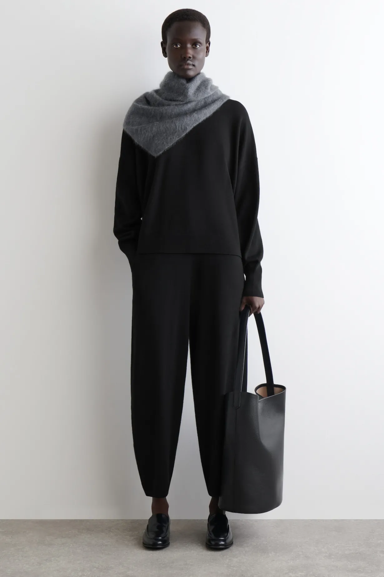 PULLOVER AUS MERINOWOLLE MIT RUNDHALSAUSSCHNITT