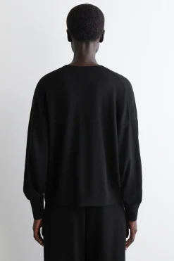 PULLOVER AUS MERINOWOLLE MIT RUNDHALSAUSSCHNITT
