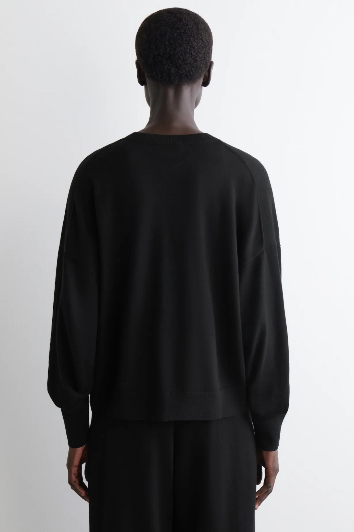 PULLOVER AUS MERINOWOLLE MIT RUNDHALSAUSSCHNITT