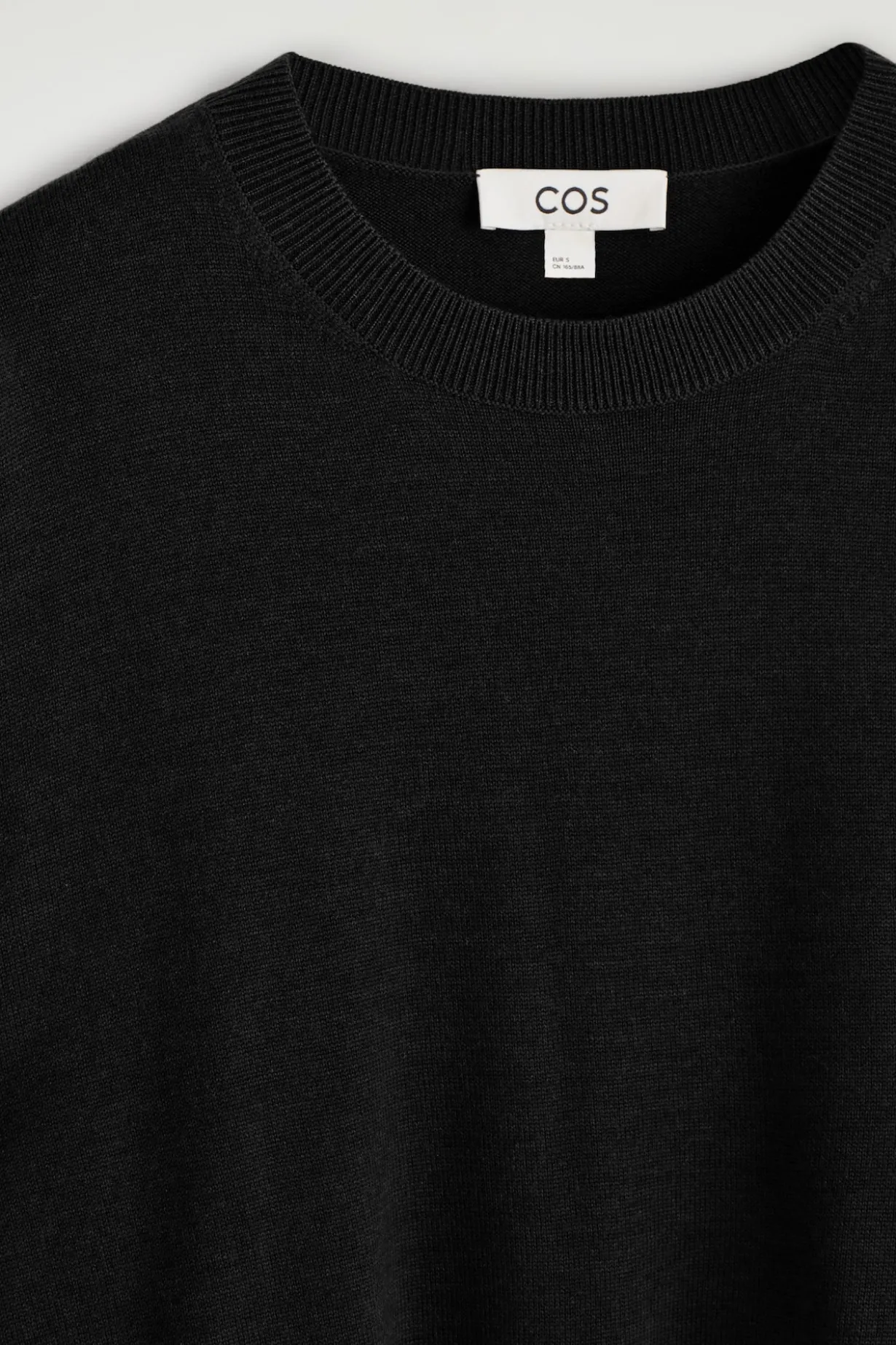 PULLOVER AUS MERINOWOLLE MIT RUNDHALSAUSSCHNITT