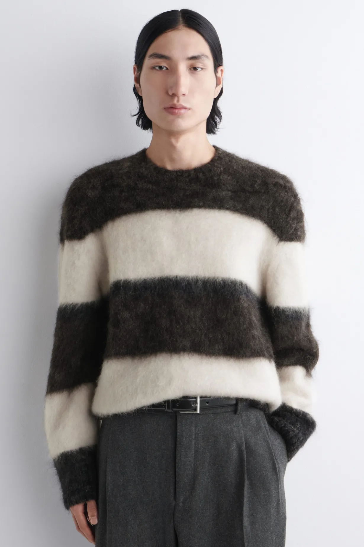 PULLOVER AUS MOHAIR MIT RUNDHALSAUSSCHNITT