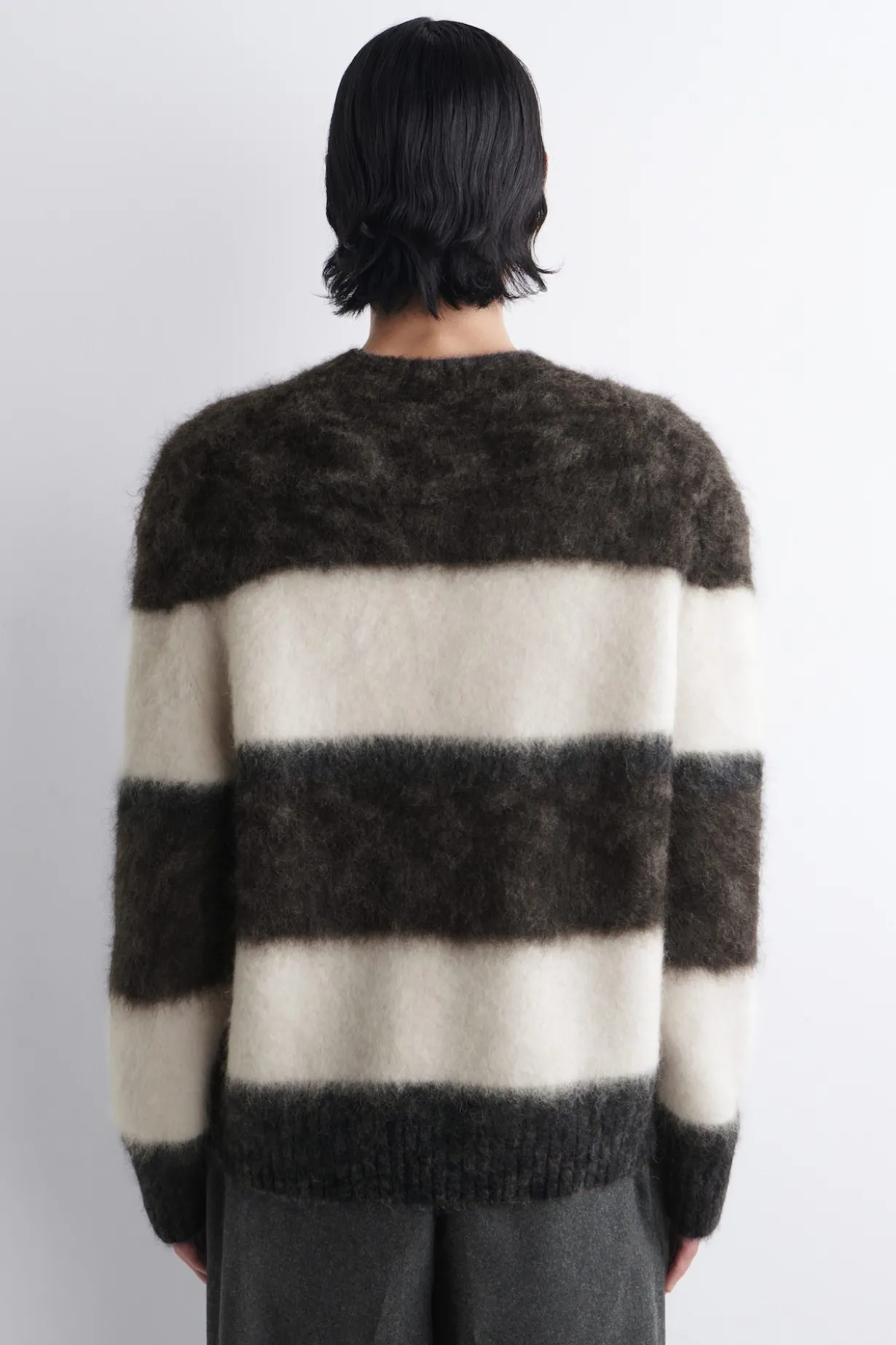 PULLOVER AUS MOHAIR MIT RUNDHALSAUSSCHNITT