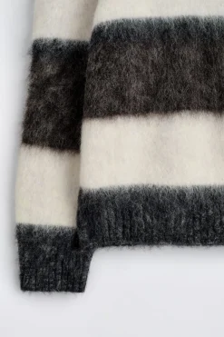 PULLOVER AUS MOHAIR MIT RUNDHALSAUSSCHNITT