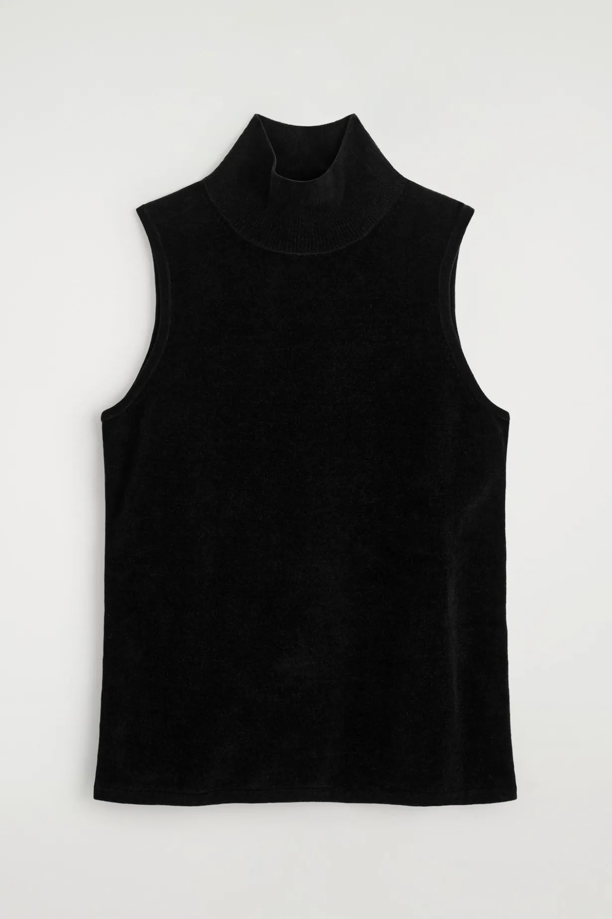 PULLUNDER AUS CHENILLE MIT TRICHTERKRAGEN