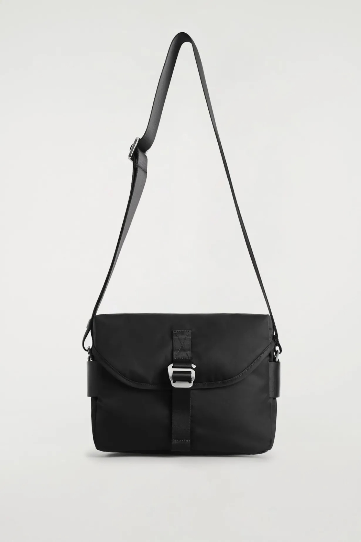 PURSUIT UMHÄNGETASCHE – NYLON