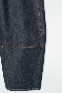 RAW-DENIM-HOSE MIT BARREL-BEIN IM WESTERNSTIL