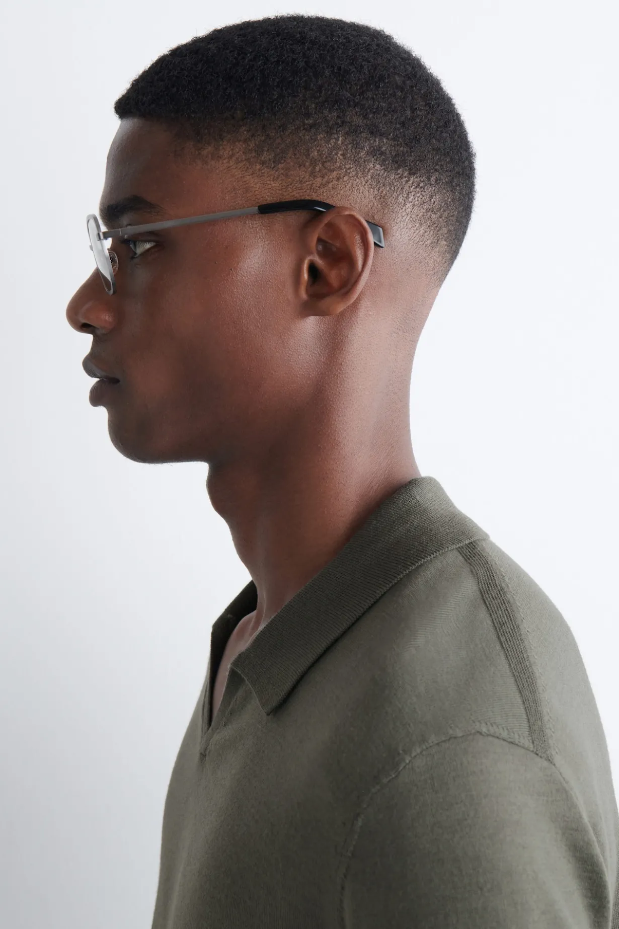 RECHTECKIGE SONNENBRILLE MIT METALLGESTELL
