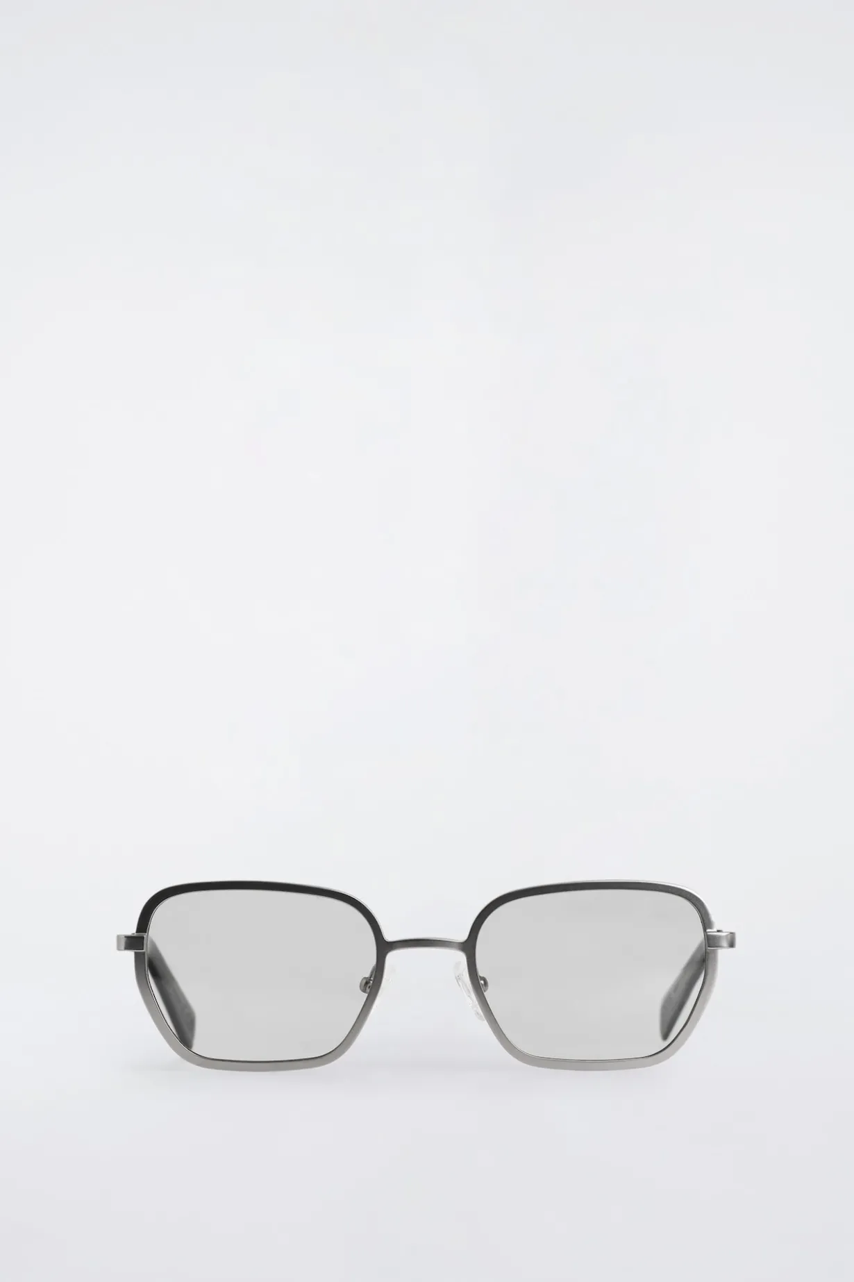 RECHTECKIGE SONNENBRILLE MIT METALLGESTELL