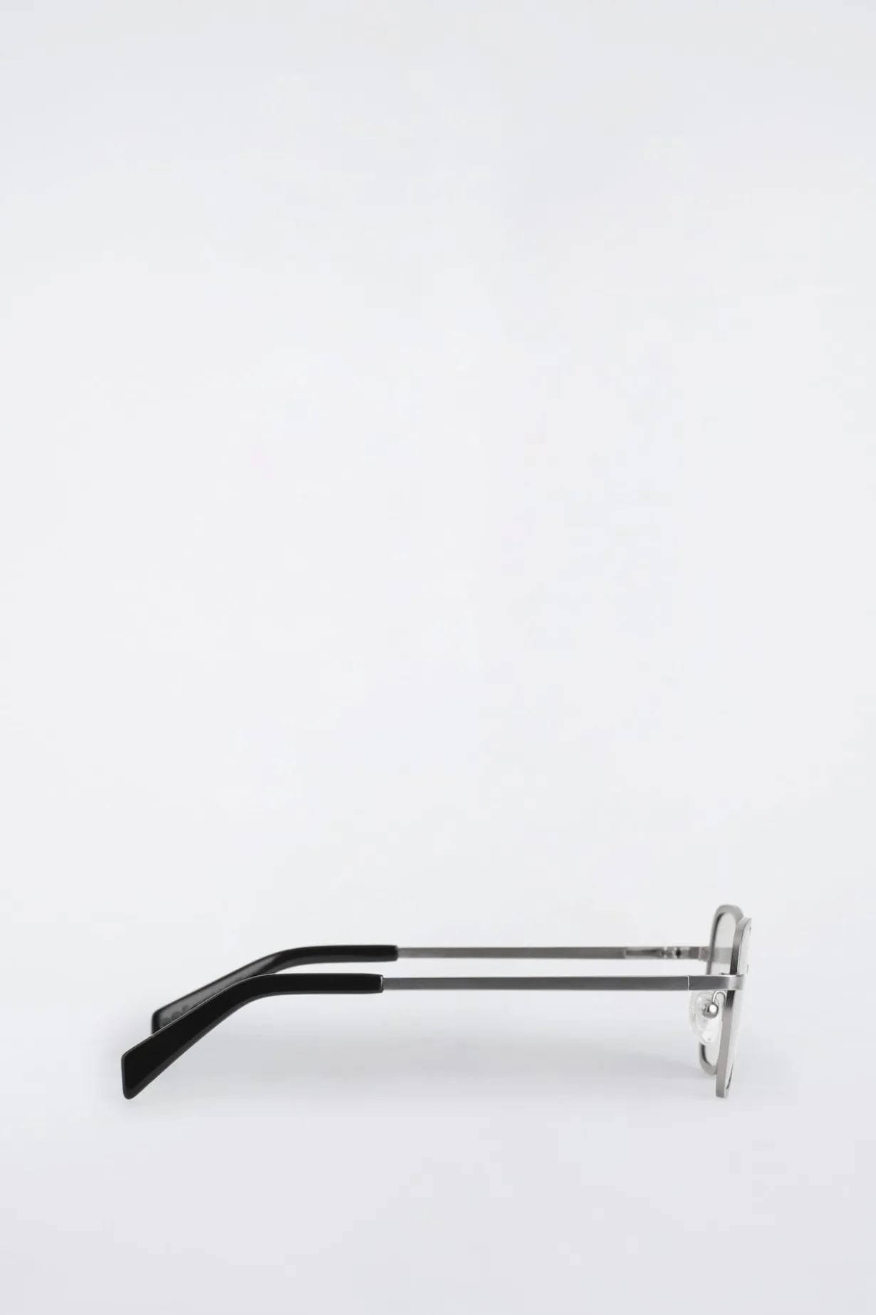 RECHTECKIGE SONNENBRILLE MIT METALLGESTELL