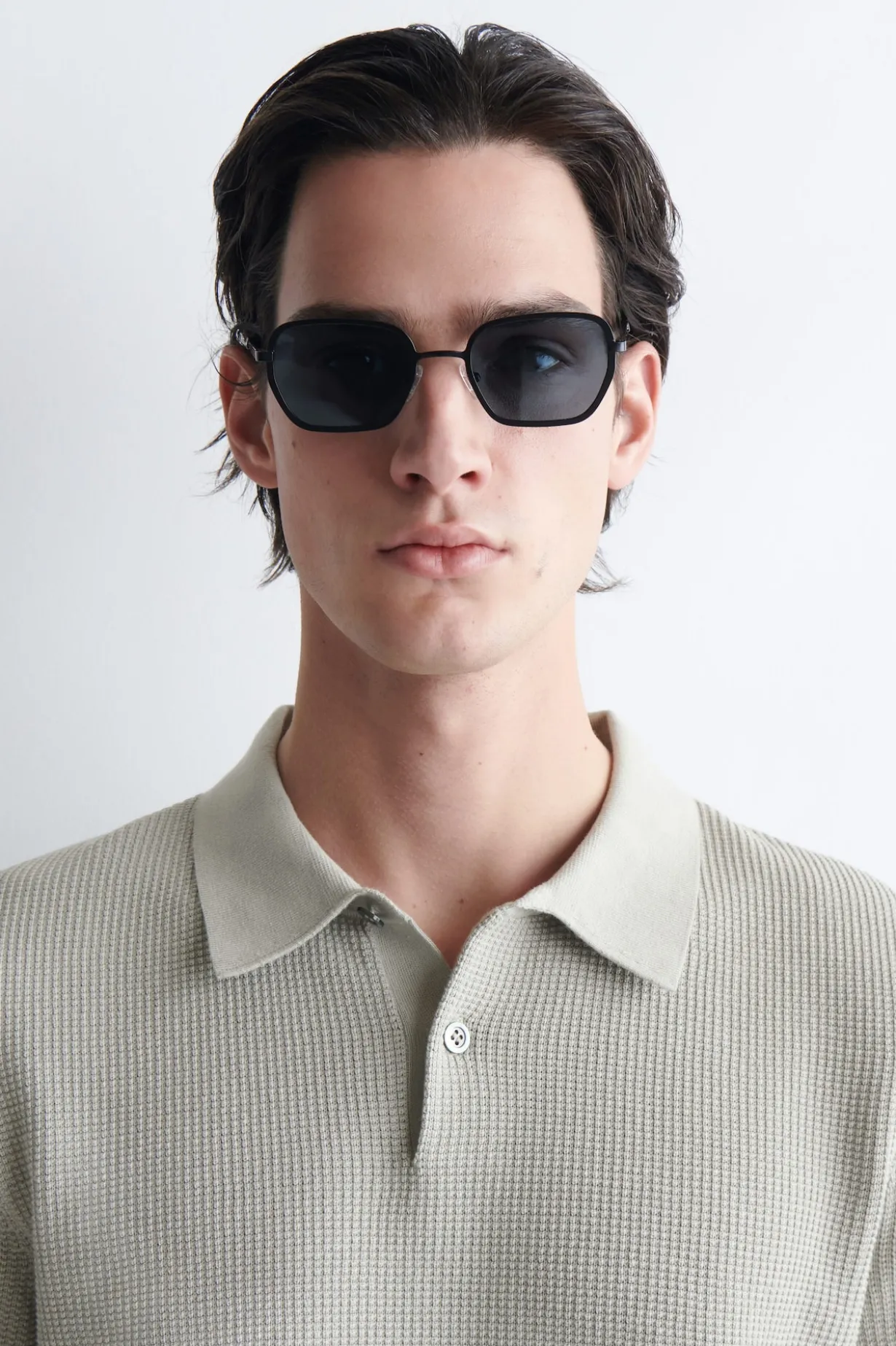 RECHTECKIGE SONNENBRILLE MIT METALLGESTELL