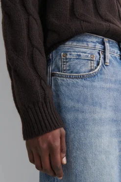 RIDER JEANS MIT GERADEM BEIN UND LOCKERER PASSFORM