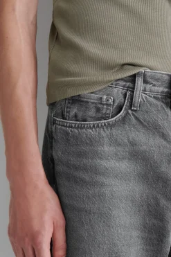 RIDER JEANS MIT GERADEM BEIN UND LOCKERER PASSFORM