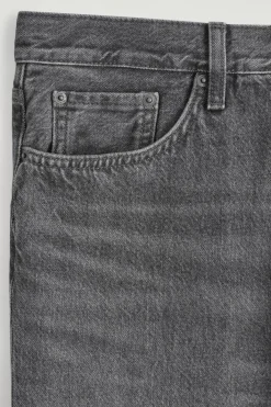 RIDER JEANS MIT GERADEM BEIN UND LOCKERER PASSFORM