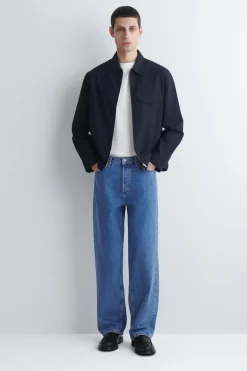 RIDER JEANS MIT GERADEM BEIN UND LOCKERER PASSFORM
