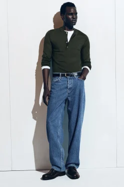 RIDER JEANS MIT GERADEM BEIN UND LOCKERER PASSFORM