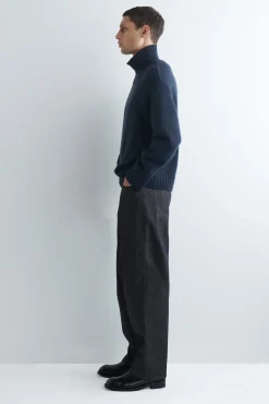 RIDER LOCKERE, GERADE SELVEDGE-JEANS AUS RAW DENIM
