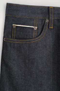 RIDER LOCKERE, GERADE SELVEDGE-JEANS AUS RAW DENIM
