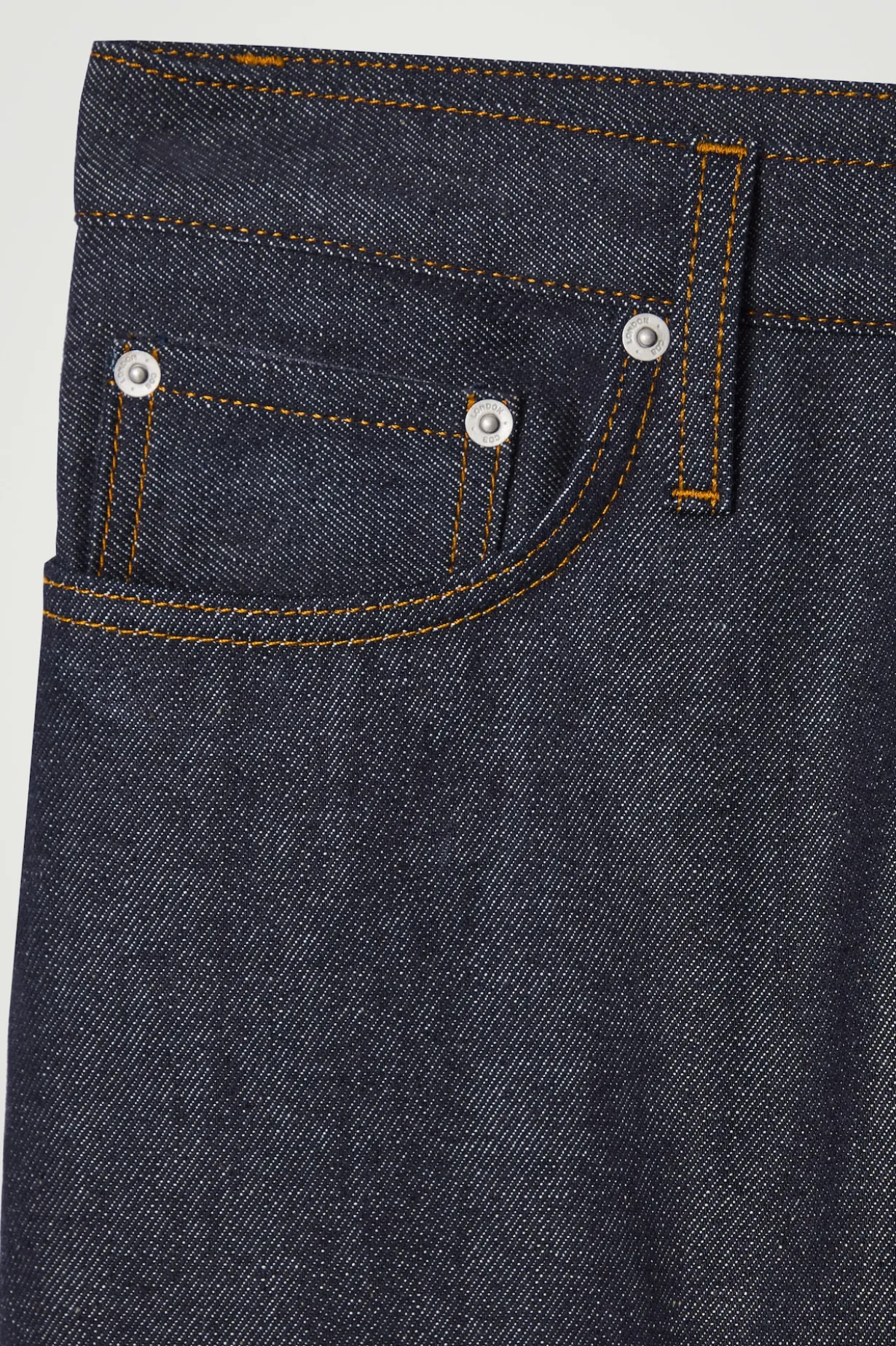 RIDER LOCKERE SELVEDGE-JEANS MIT GERADEM BEIN