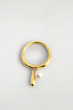 RING MIT TROPFENFÖRMIGEM ANHÄNGER