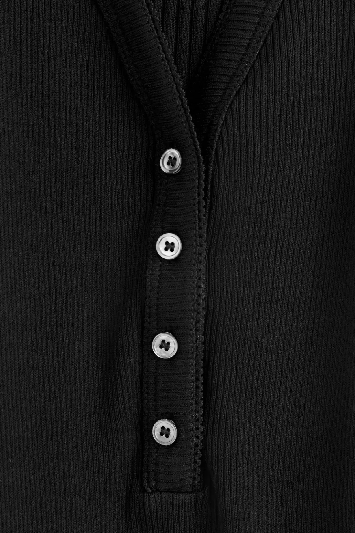 RIPPSTRICK-TANKTOP MIT HENLEY-AUSSCHNITT