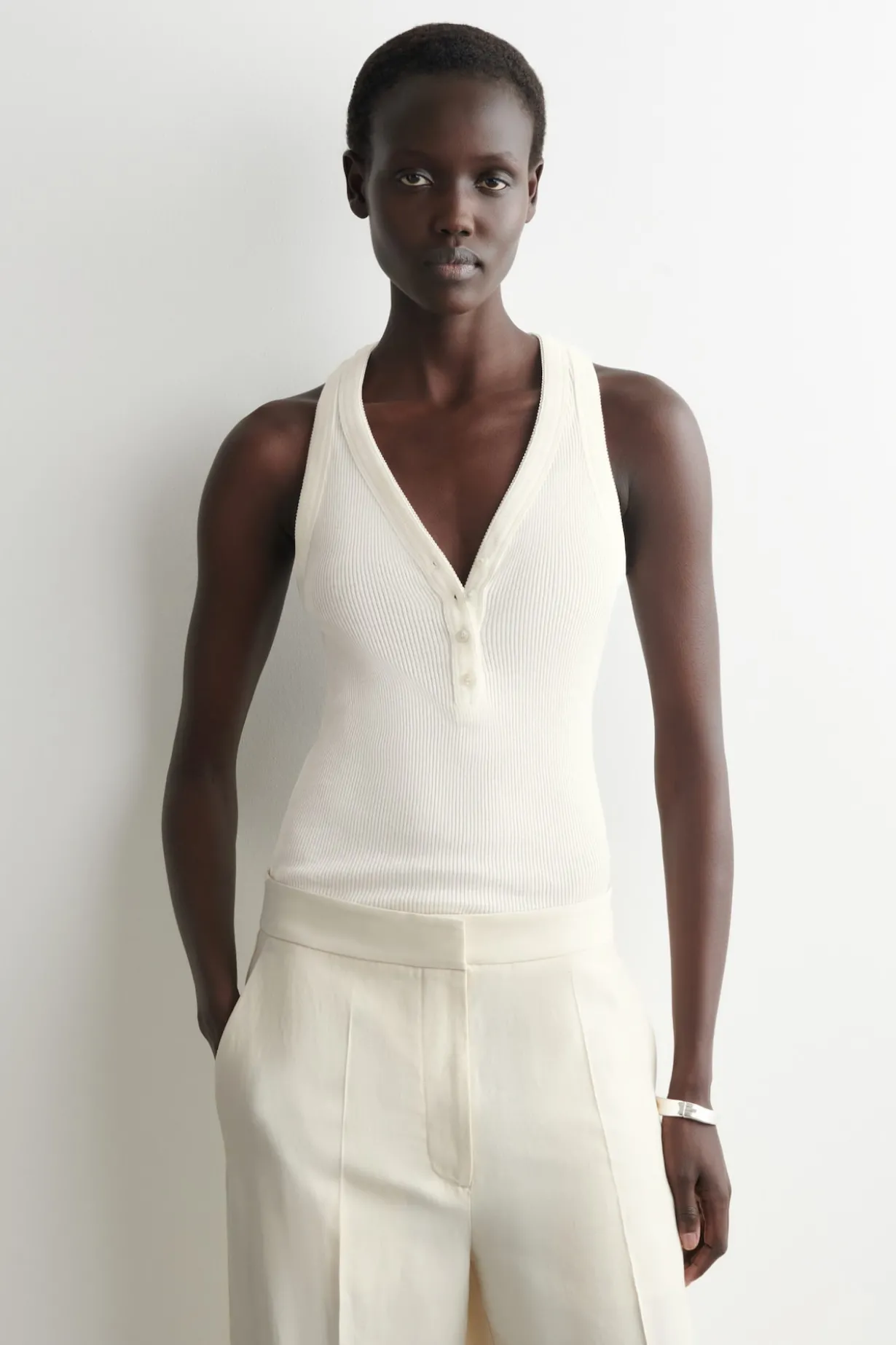 RIPPSTRICK-TANKTOP MIT HENLEY-AUSSCHNITT