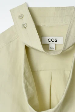 ÄRMELLOSE BLUSE MIT CUT-OUT AM WASSERFALLKRAGEN