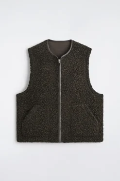 ÄRMELLOSE TEDDYWESTE MIT LEDERDETAILS