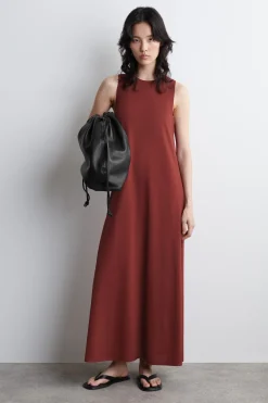ÄRMELLOSES MIDIKLEID AUS STRICK