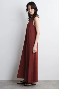 ÄRMELLOSES MIDIKLEID AUS STRICK