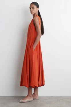 ÄRMELLOSES MIDIKLEID MIT BUBBLE-SAUM