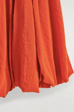 ÄRMELLOSES MIDIKLEID MIT BUBBLE-SAUM