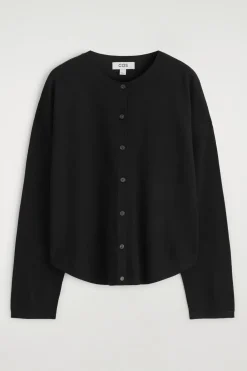 RUND GESCHNITTENE STRICKJACKE AUS MERINOWOLLE