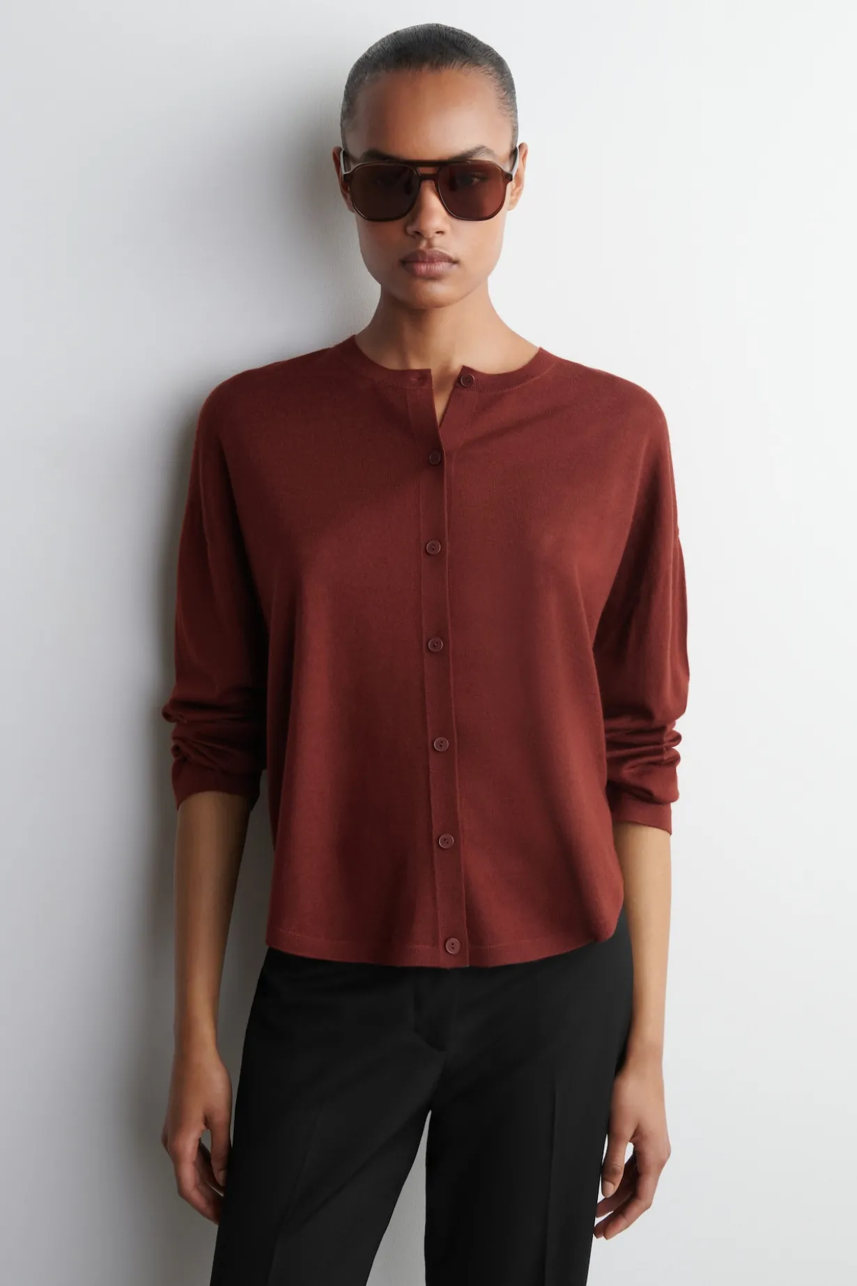 RUND GESCHNITTENE STRICKJACKE AUS MERINOWOLLE