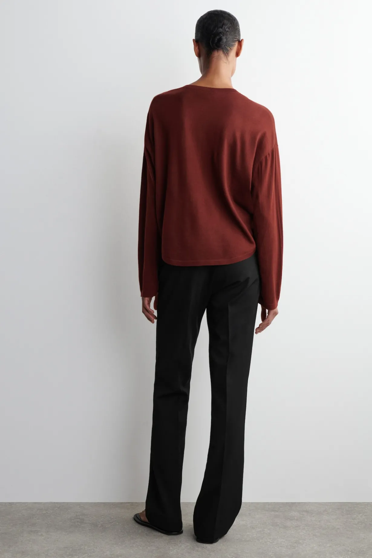 RUND GESCHNITTENE STRICKJACKE AUS MERINOWOLLE