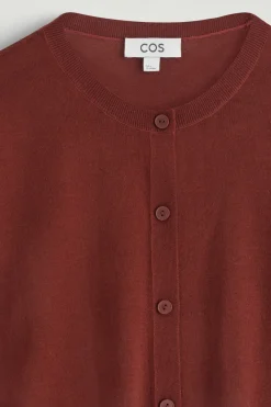 RUND GESCHNITTENE STRICKJACKE AUS MERINOWOLLE