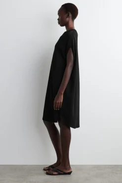 RUND GESCHNITTENES STRICKKLEID