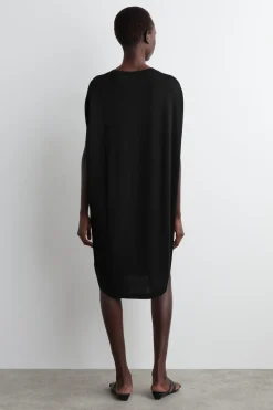 RUND GESCHNITTENES STRICKKLEID